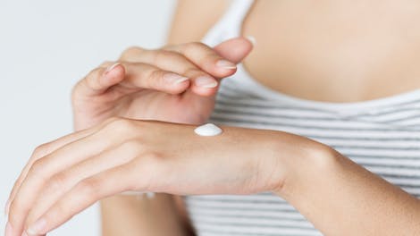 Gunakan setidaknya SPF 30 